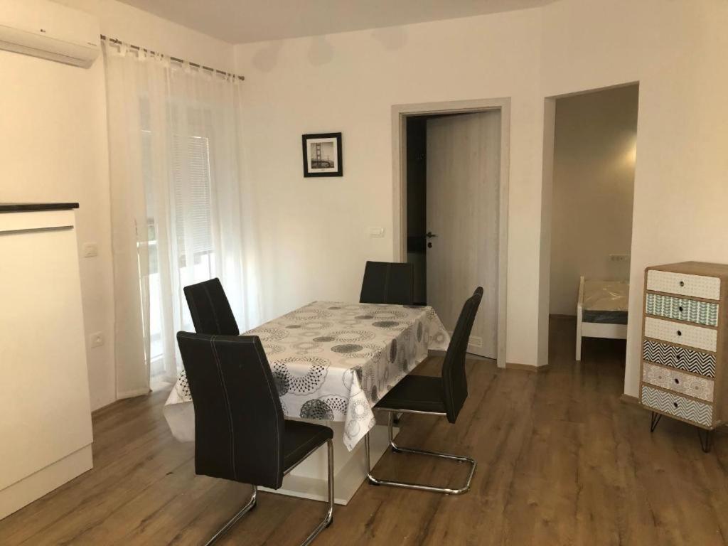 Apartmaji Meduza 2 Apartment Izola Exterior photo